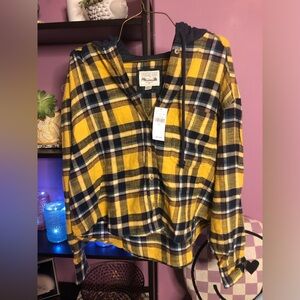 American Eagle Outfitters Plaid Shirt in Yellow and Navy